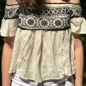 AMERICAN EAGLE off the shoulder crop flowy shirt